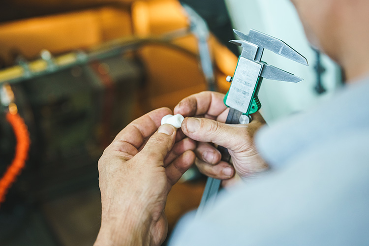 Industry reference: dimensional inspection of a plastic component, not an HXfit inspection scene